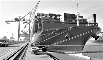 “中远海运双鱼座”集装箱船首航抵达比利时